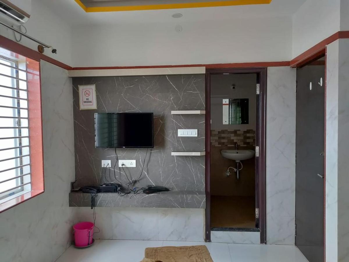 STAYMAKER Guru Comforts Belur Belur  Luaran gambar